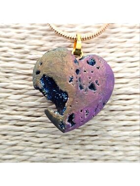 TRIBE Heart Shaped Geode Necklace